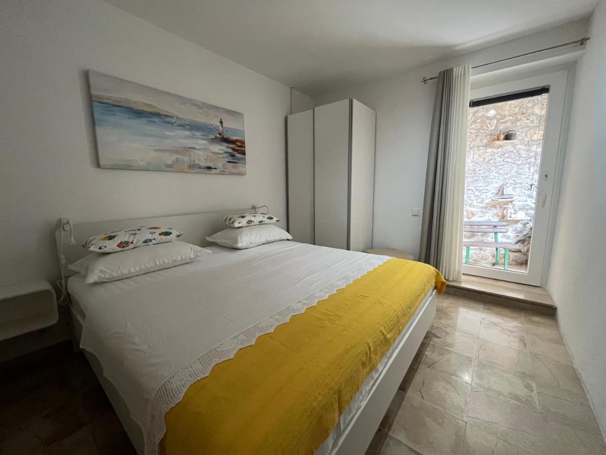 Apartment Get Supetar Buitenkant foto