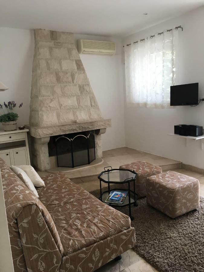 Apartment Get Supetar Buitenkant foto